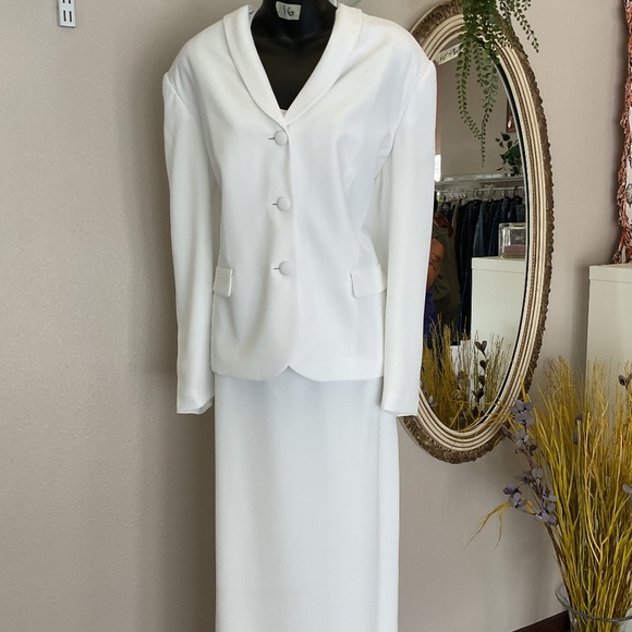 EMILY Polyester Skirt Suit Size 10 White Lined Notch Collar Cocktail 2PC - Picture 1 of 11